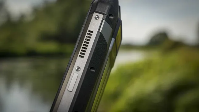 Обзор 8849 Tank 4: этот неубиваемый телефон с проектором на удивление хорош картинка 8849 Tank 4