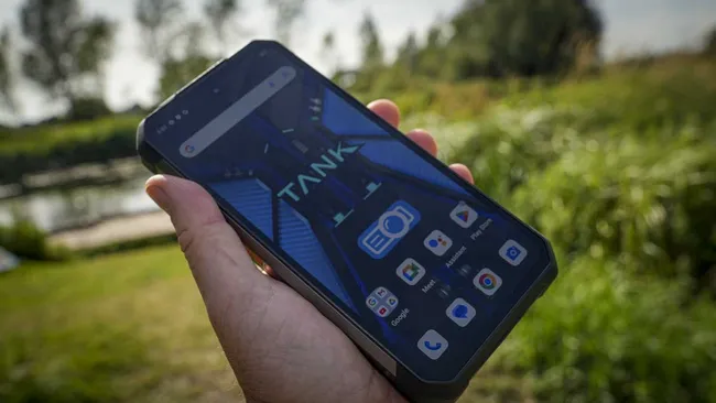 Обзор 8849 Tank 4: этот неубиваемый телефон с проектором на удивление хорош картинка 8849 Tank 4