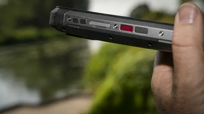 Обзор 8849 Tank 4: этот неубиваемый телефон с проектором на удивление хорош картинка 8849 Tank 4