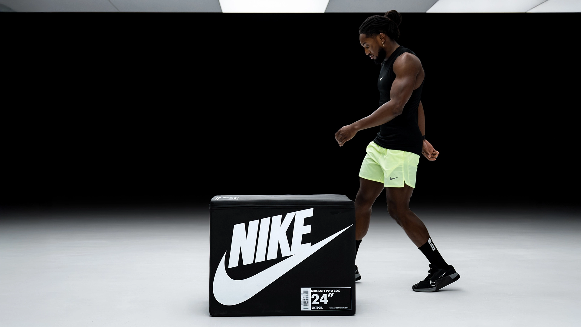Nike представляет новую экипировку: гигантская «коробка для обуви» для серьёзных тренировок!