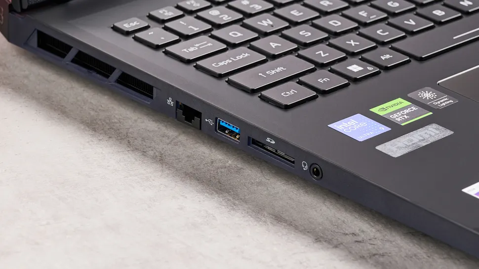 Обзор Acer Predator Helios 18 AI: только одна вещь мешает рекомендовать этот игровой ноутбук картинка Acer Predator Helios 18 AI