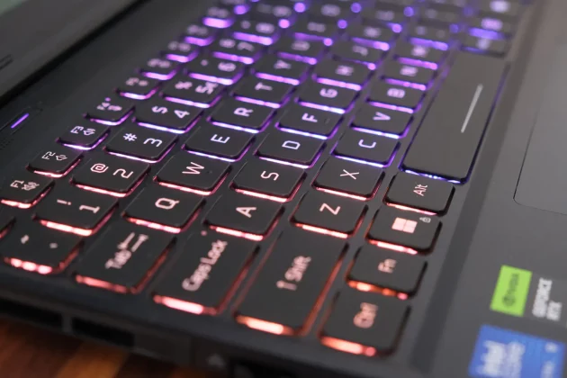 Обзор Acer Predator Helios Neo 16S AI: тонкий, но мощный игровой ноутбук фото