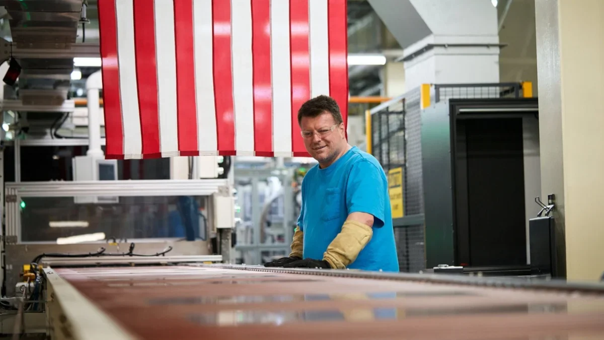 Китайского поставщика OLED для iPhone могут запретить в США на 14 лет!