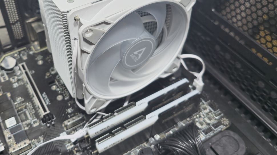 Arctic Freezer 36 White ARGB