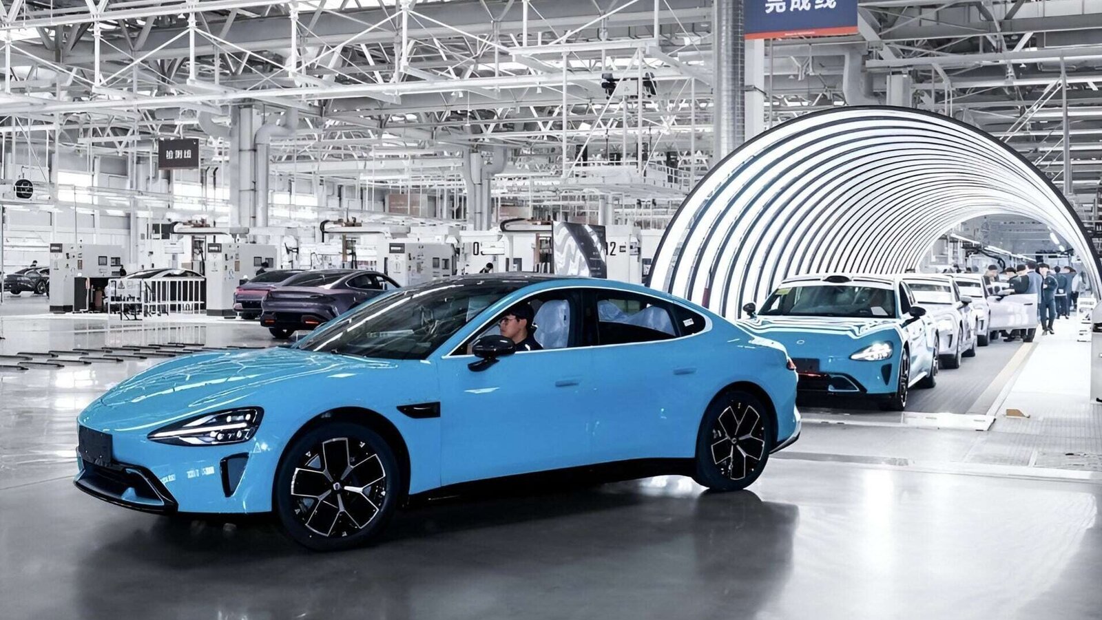 Xiaomi бросает вызов Tesla: китайский гигант подтвердил выход своих электромобилей на рынок Европы в 2027 году