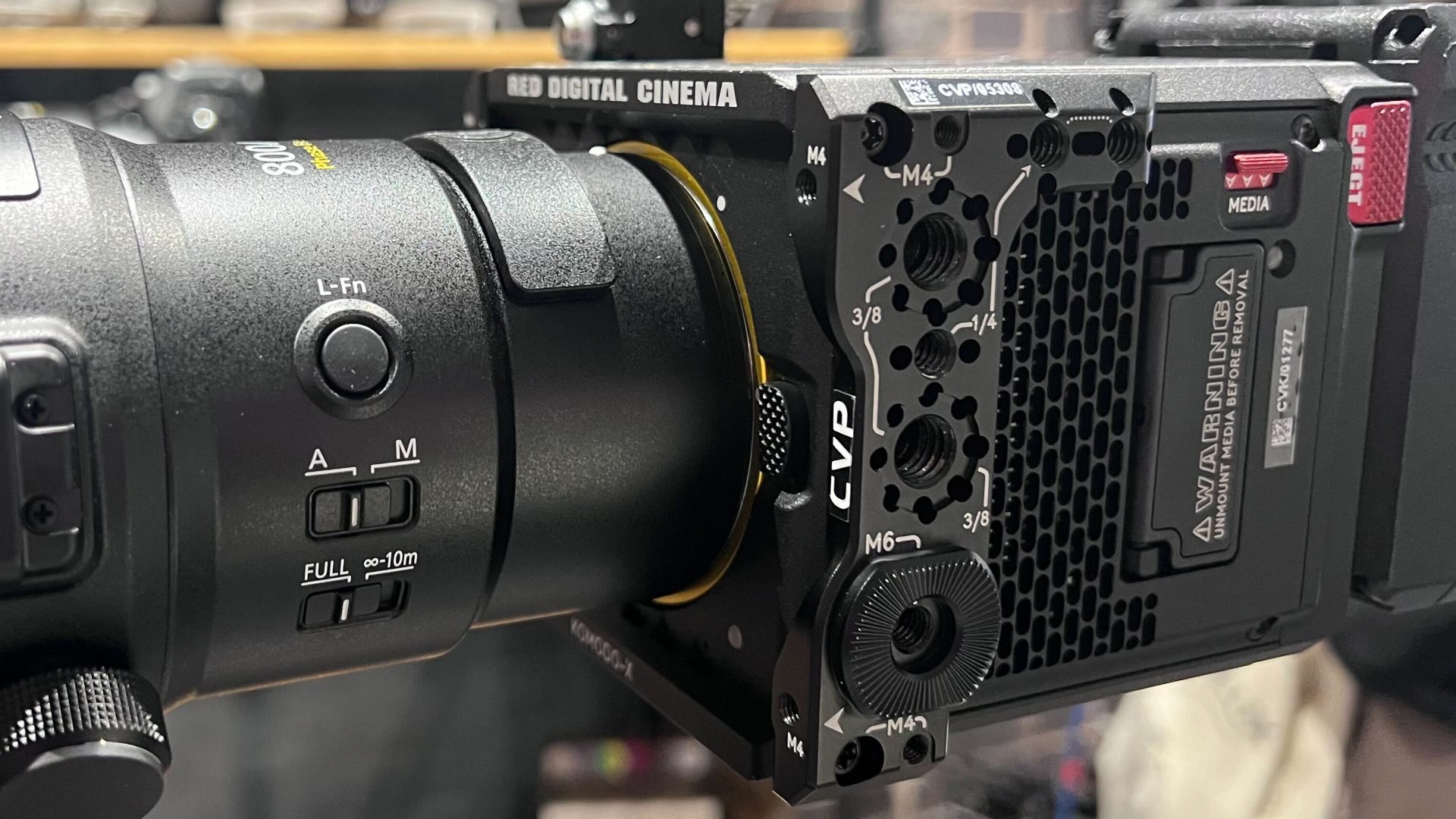 RED Komodo X обновилась: мощный апдейт для самой портативной кино-камеры