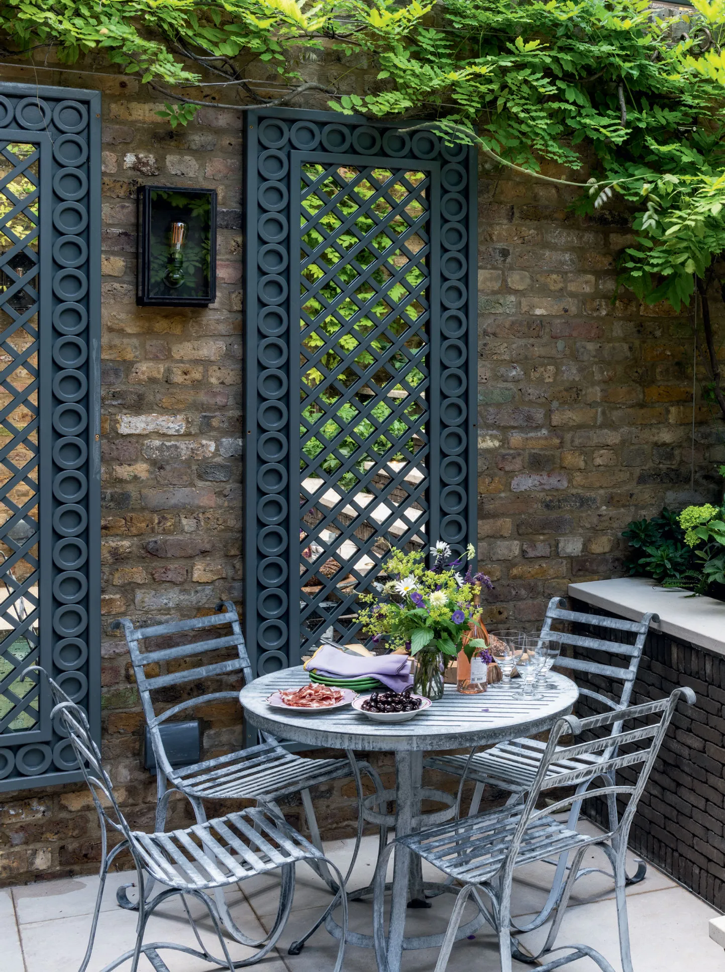 Зеркальный сад: магия отражений