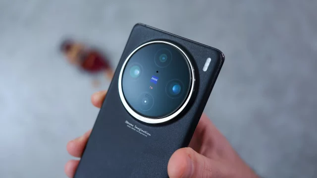 Vivo X100 Pro Прощай, минимализм: Samsung готовит гигантскую «плиту» для камеры S26 Ultra?