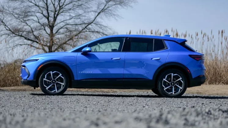 Обзор Chevrolet Equinox EV LT 2025: все плюсы и минусы бюджетного электромобиля фото