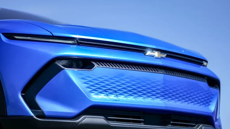 Обзор Chevrolet Equinox EV LT 2025: все плюсы и минусы бюджетного электромобиля фото