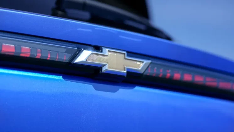 Обзор Chevrolet Equinox EV LT 2025: все плюсы и минусы бюджетного электромобиля фото