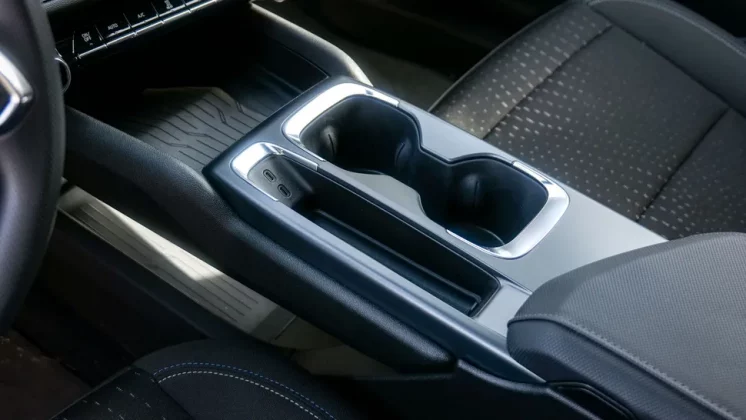 Обзор Chevrolet Equinox EV LT 2025: все плюсы и минусы бюджетного электромобиля фото