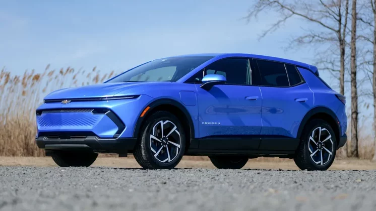 Обзор Chevrolet Equinox EV LT 2025: все плюсы и минусы бюджетного электромобиля фото
