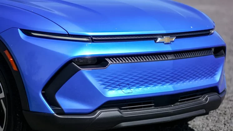 Обзор Chevrolet Equinox EV LT 2025: все плюсы и минусы бюджетного электромобиля фото