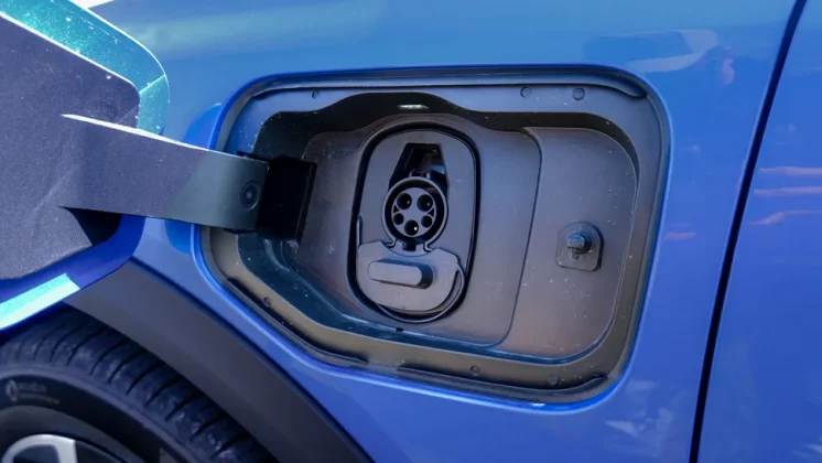 Обзор Chevrolet Equinox EV LT 2025: все плюсы и минусы бюджетного электромобиля фото