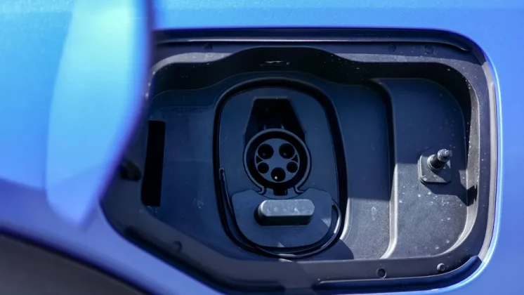 Обзор Chevrolet Equinox EV LT 2025: все плюсы и минусы бюджетного электромобиля фото