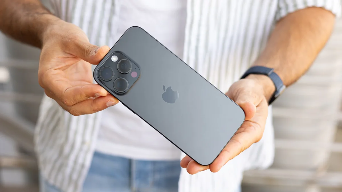 432012Китайские бренды спешат опередить Apple: кто украдет «фишку» iPhone 16?