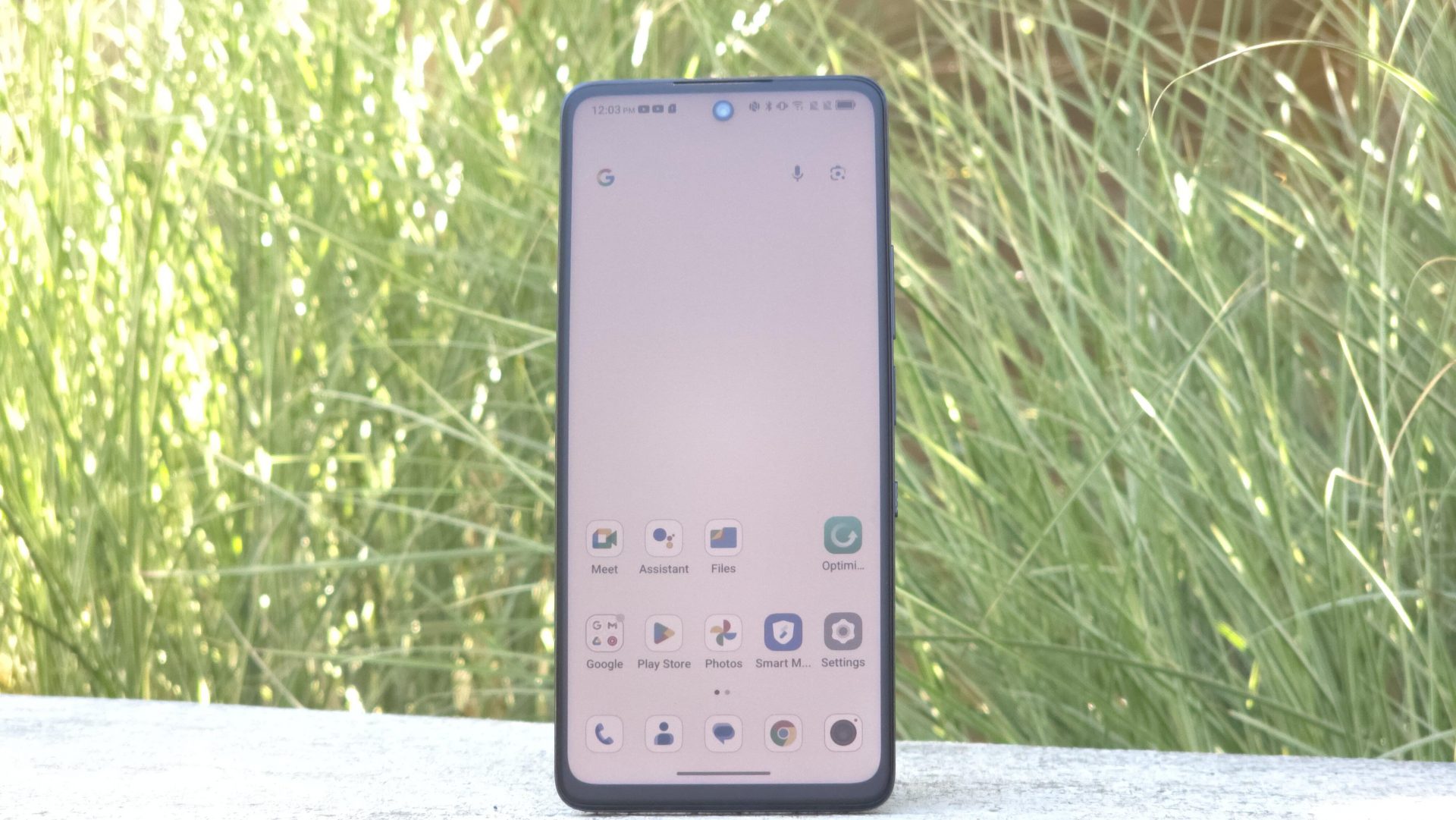 Дешёвый телефон с экраном как бумага? Да, это лучше минимализма!