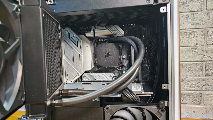Обзор Corsair One i500: большой компьютер в маленьком корпусе фото