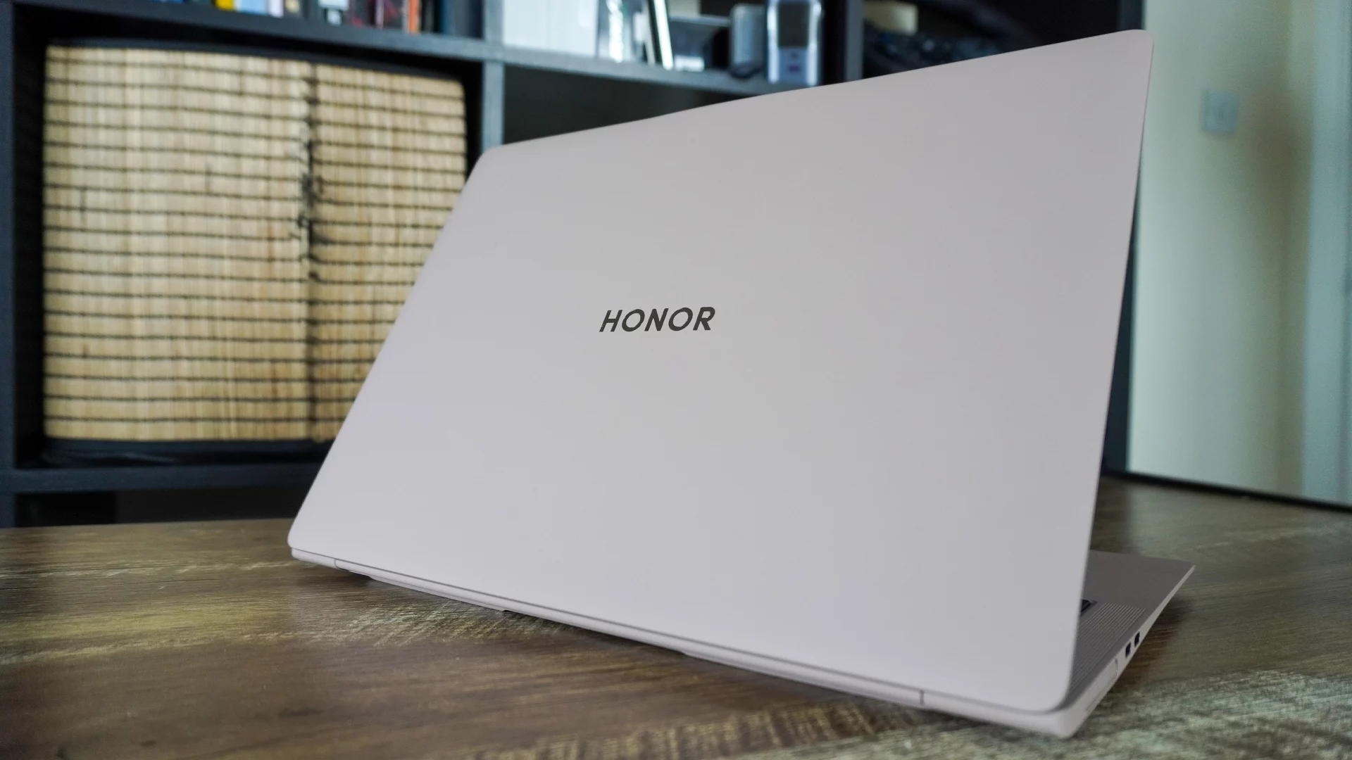 Apple, учись! 5 причин, почему этот ноутбук лучше MacBook Air фото