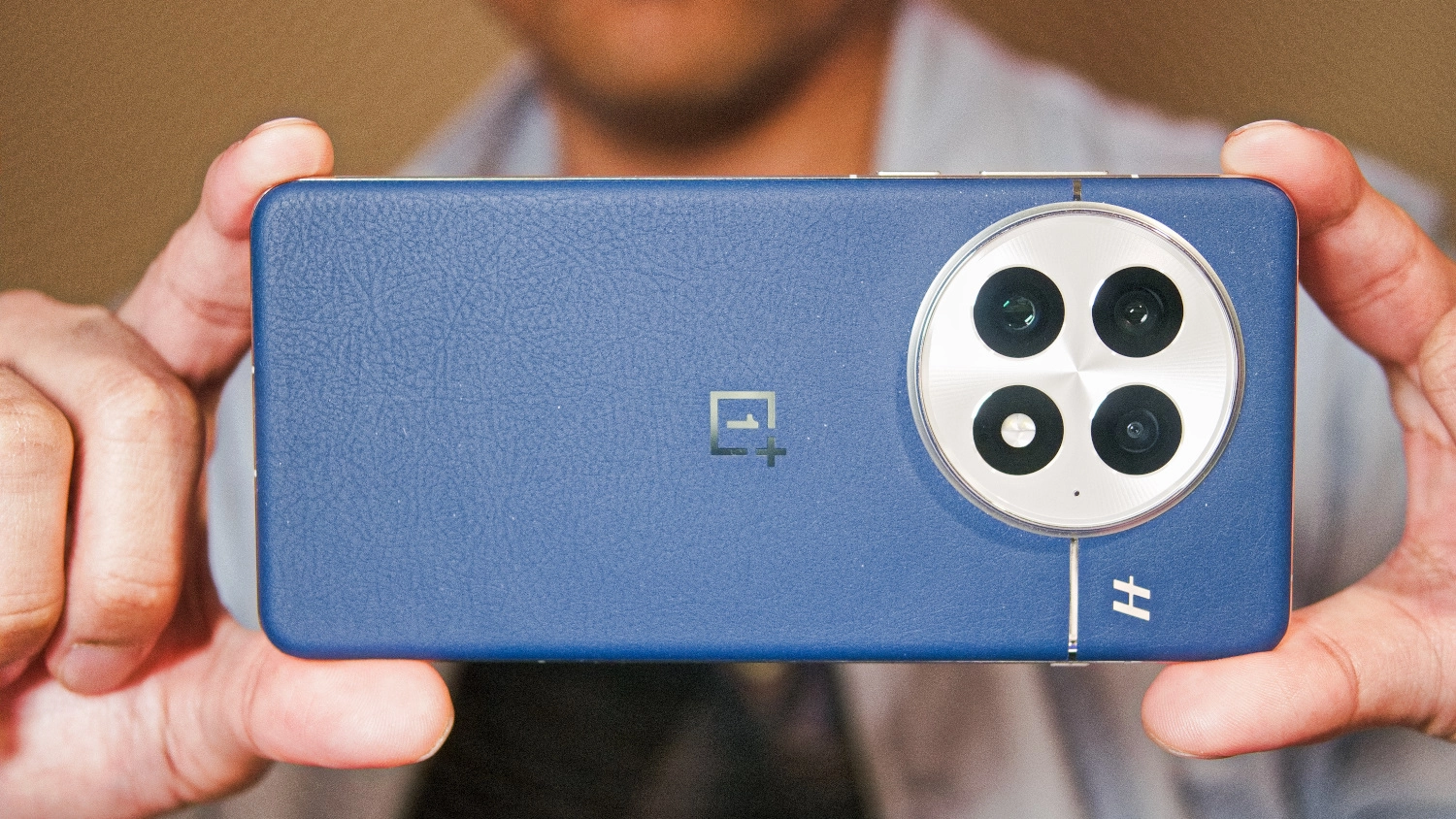 OnePlus 15: убийца игровых телефонов или просто скучный апгрейд?
