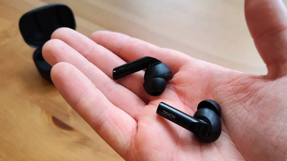 Обзор Denon AH-C840NCW: насколько хороши эти бюджетные конкуренты AirPods Pro? картинка Denon AH-C840NCW