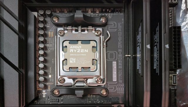 Смена поколений: почему AMD заменяет B650 на чипсет B850