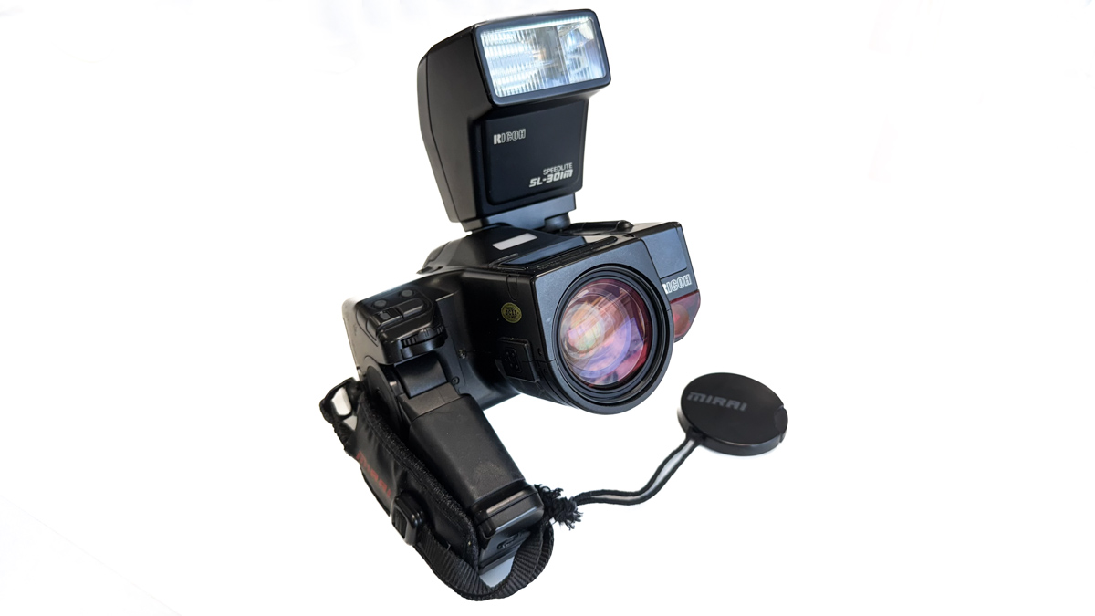 Камера из "Бэтмена": Ricoh Mirai спустя 30 лет