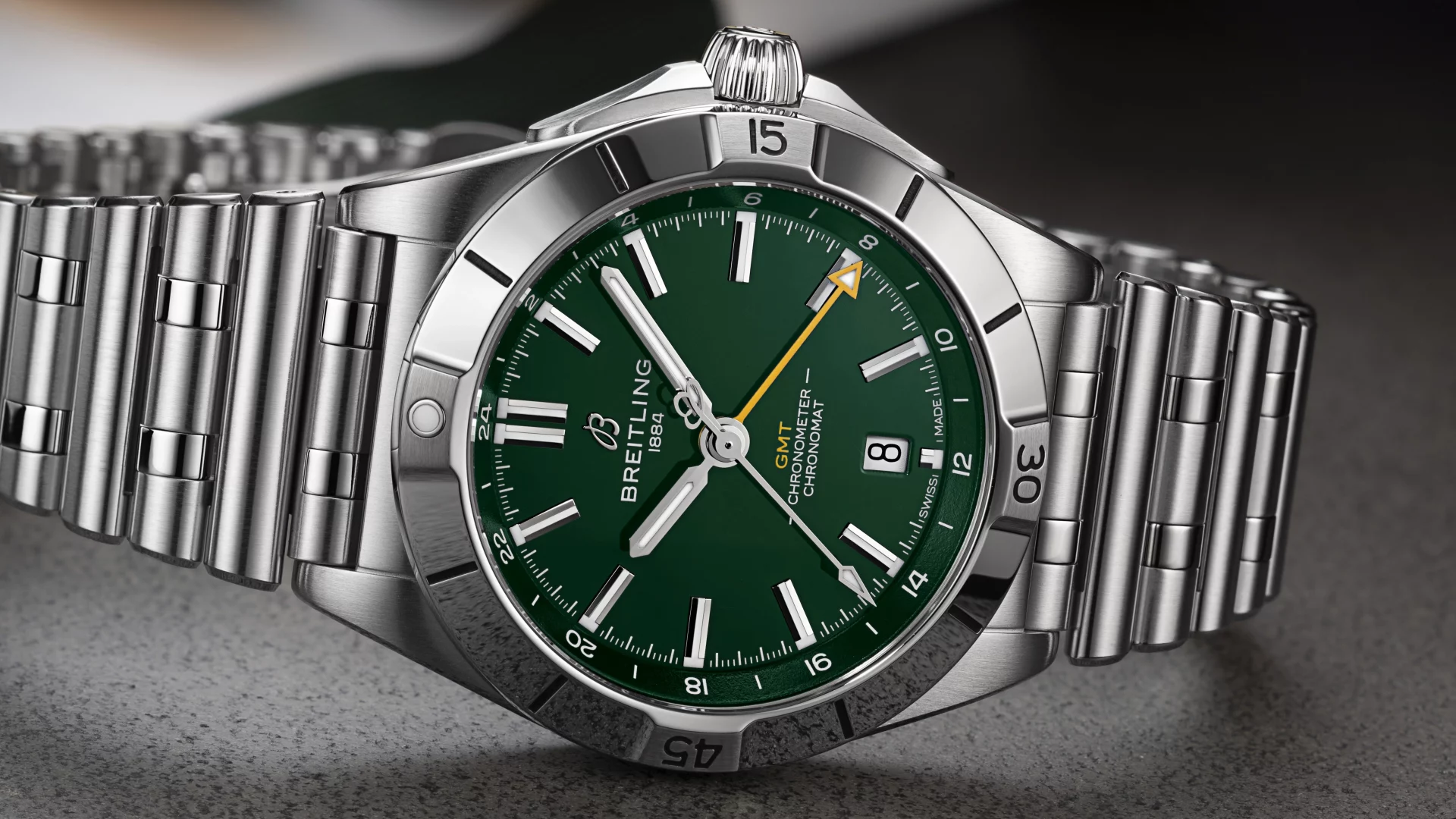 451927Breitling заключает партнерство с NFL и отмечает это двумя новыми коллекциями часов