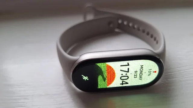 Лучшие бюджетные фитнес-трекеры, которые не подводят