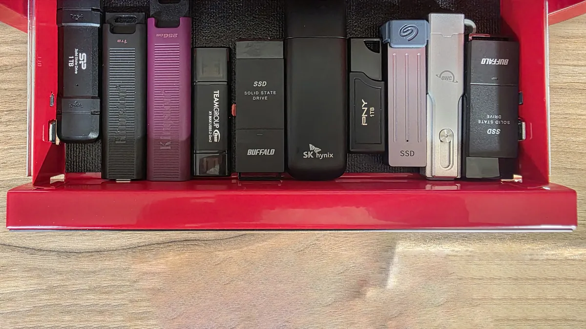 Лучшие флеш-накопители 2025 года: быстрые, вместительные, компактные USB-накопители