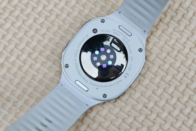 Обзор Galaxy Watch 8: новый дизайн, знакомые функции фото