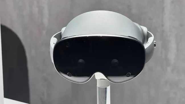 450768Samsung запускает VR-гарнитуру почти за 160 тыс. рублей: цена ниже, чем у Apple Vision Pro, но стоит ли того?