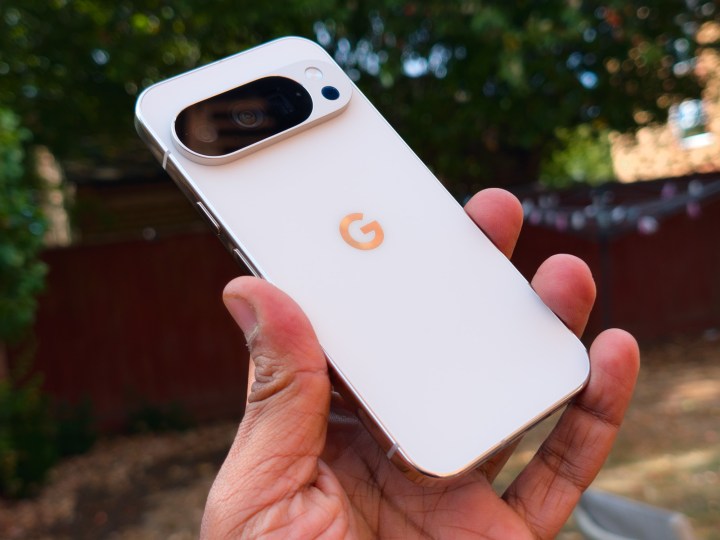 Pixel 10 Pro: Первый контакт с будущим от Google. Что внутри? фото