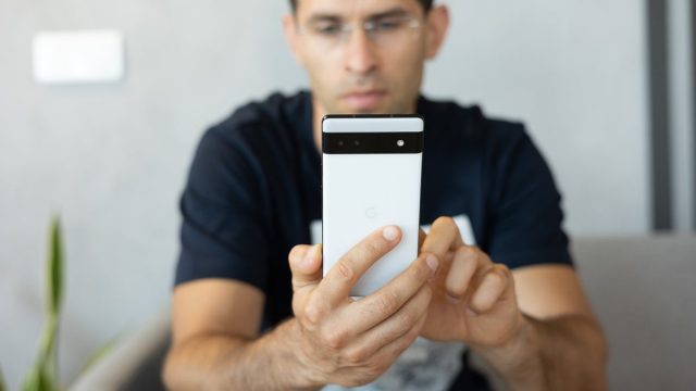 Google без предупреждения убрала недорогой Pixel — что случилось?