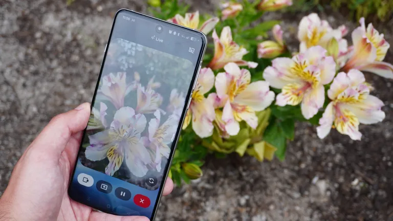 смартфон с GoogleGemini Live