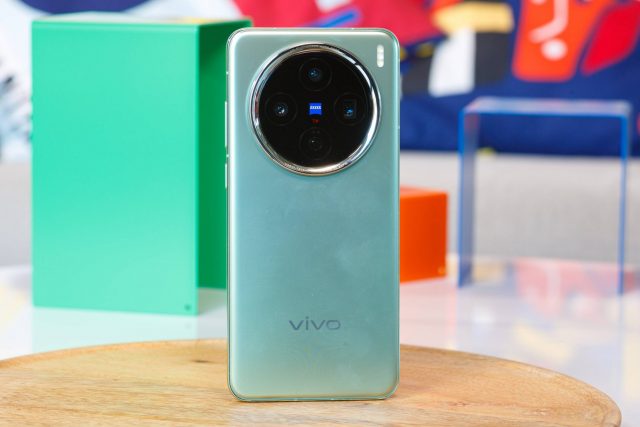 Утечка: новый флагман vivo X300 получит гигантскую батарею на 6500 мАч!