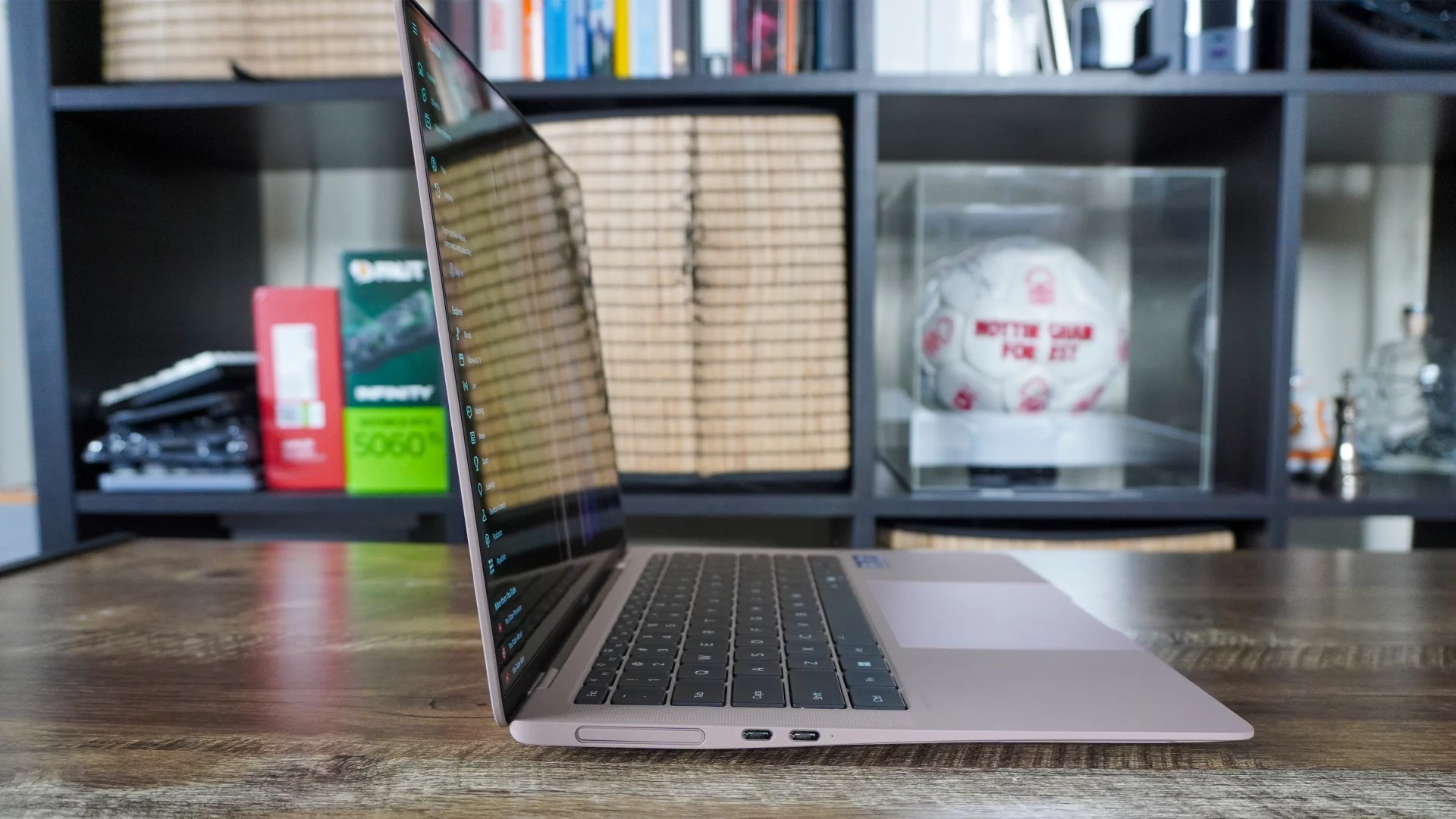 Apple, учись! 5 причин, почему этот ноутбук лучше MacBook Air