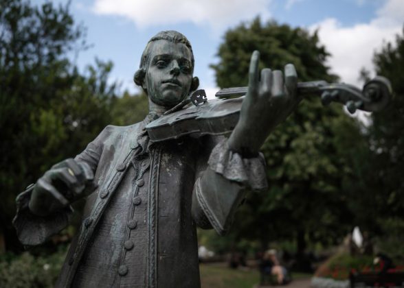 Обзор Hasselblad X2D II 100C: фотомонстр в свитере Armani фото