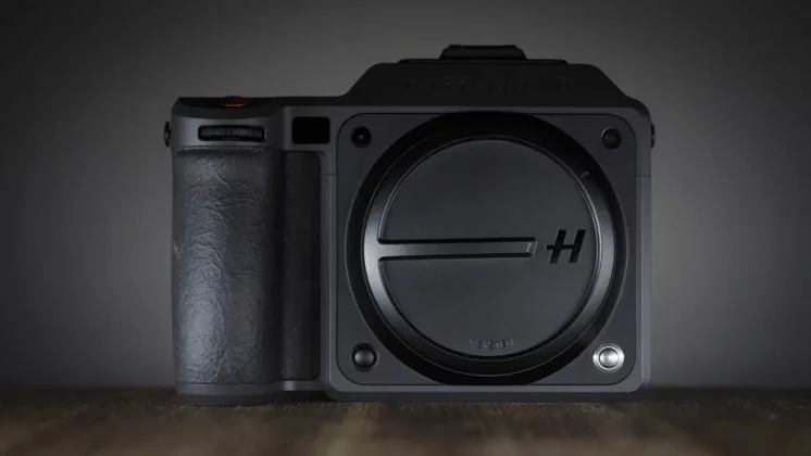 Обзор Hasselblad X2D II 100C: фотомонстр в свитере Armani фото