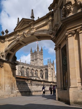 Обзор Hasselblad X2D II 100C: фотомонстр в свитере Armani фото