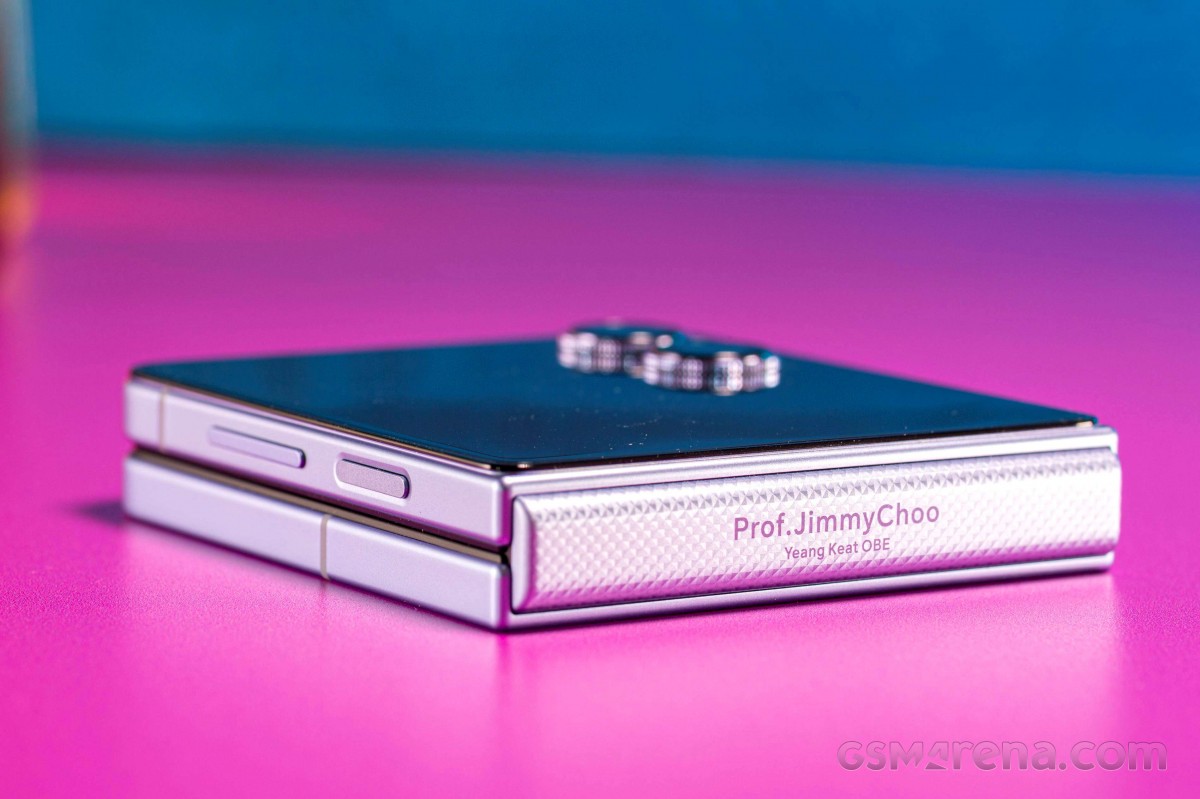 Honor Magic V Flip2 Jimmy Choo Edition