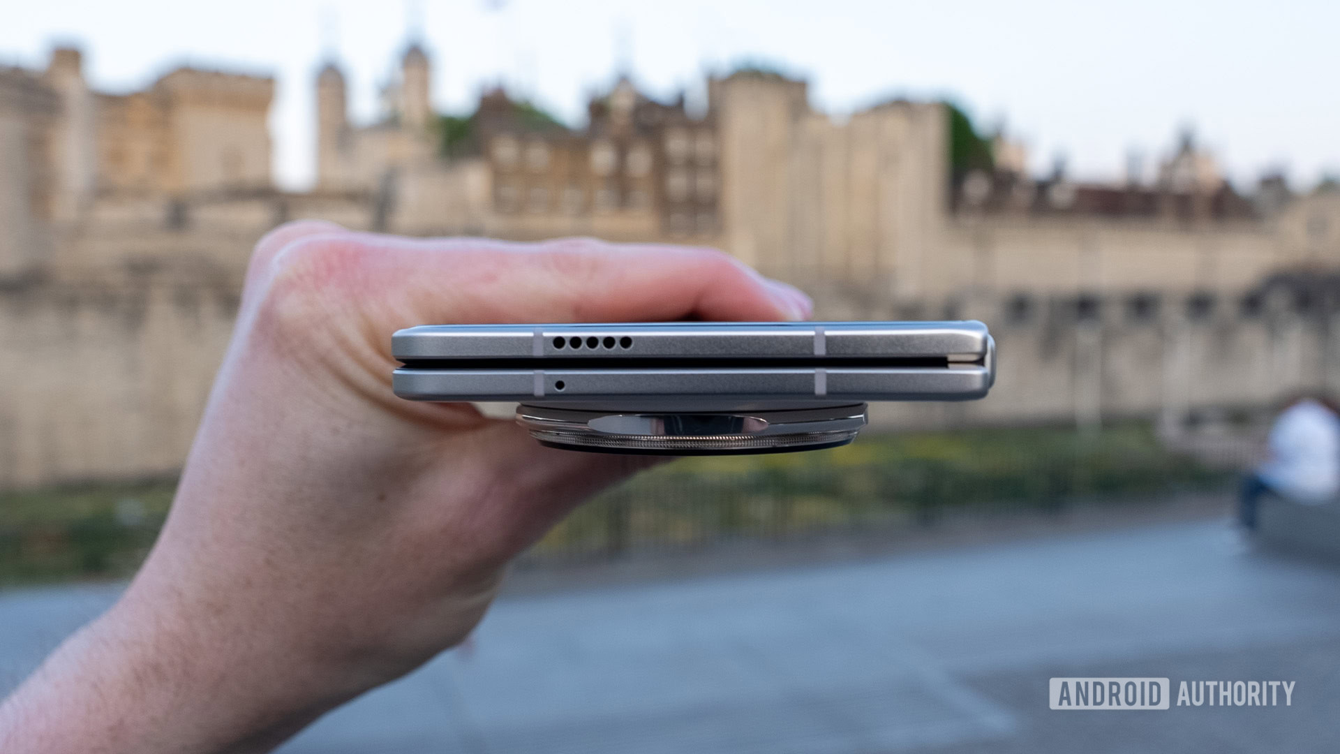 452691Samsung, готовься: глобальный запуск Honor Magic V5 бросает вызов Z Fold5