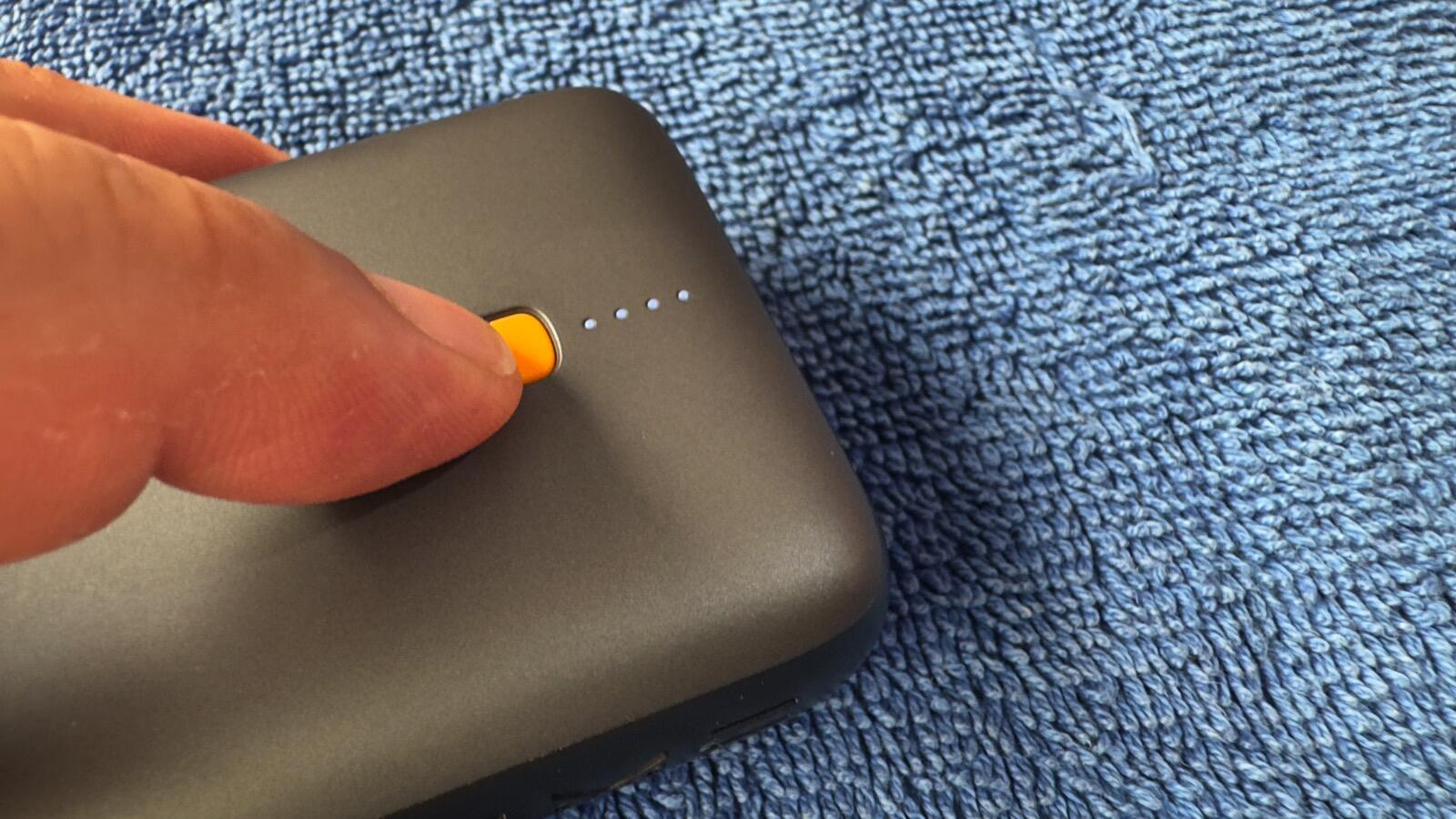 Пауэрбанк-монстр! Заряжает 3 устройства одновременно!