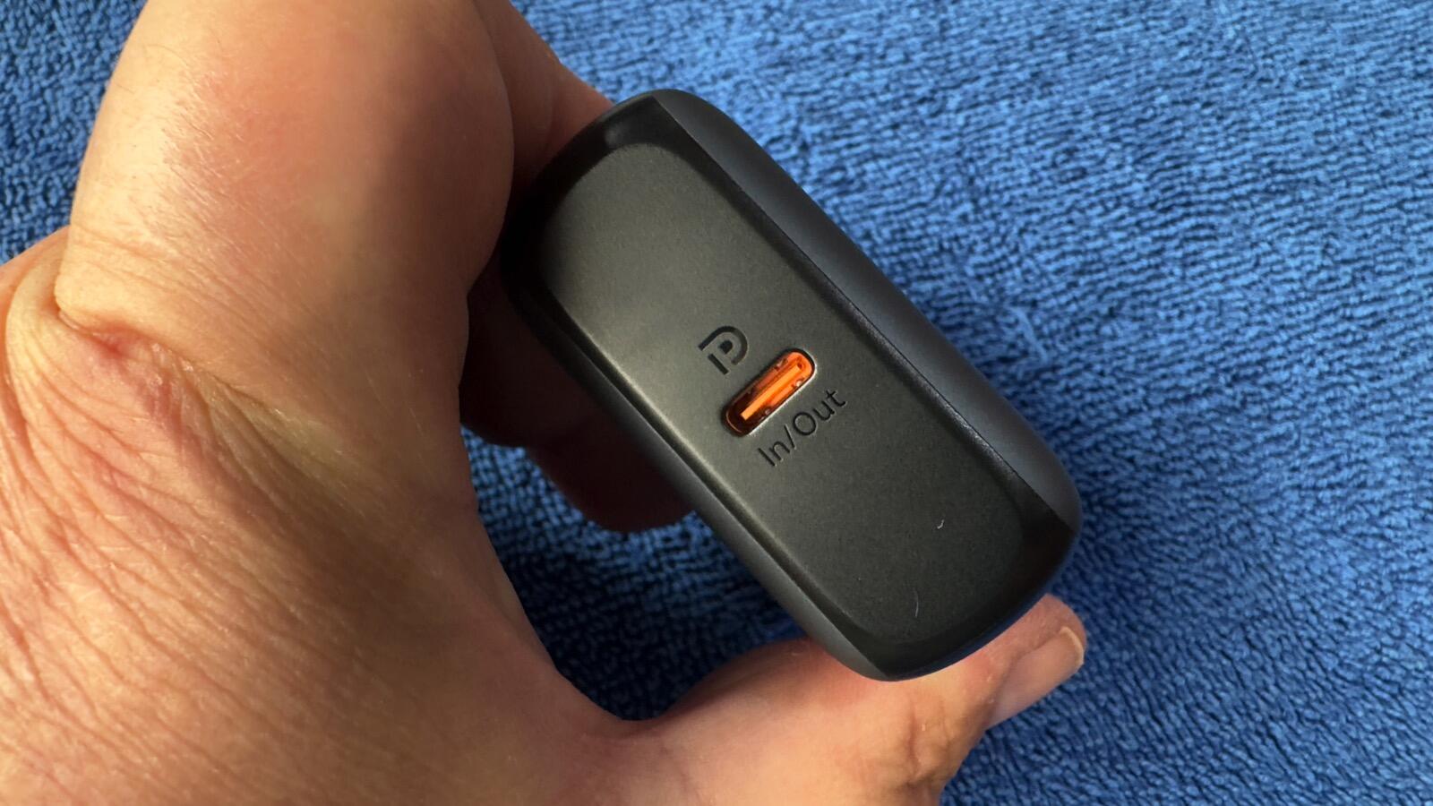 Пауэрбанк-монстр! Заряжает 3 устройства одновременно!