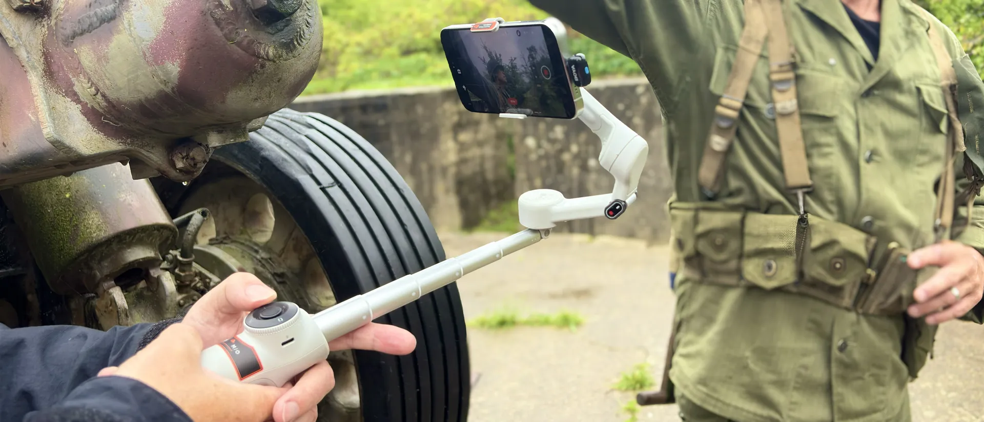 Обзор Insta360 Flow 2: лучший ИИ-стабилизатор для смартфона начального уровня