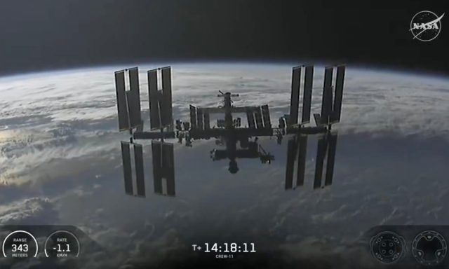 МКС глазами Crew Dragon: космическая фотосессия