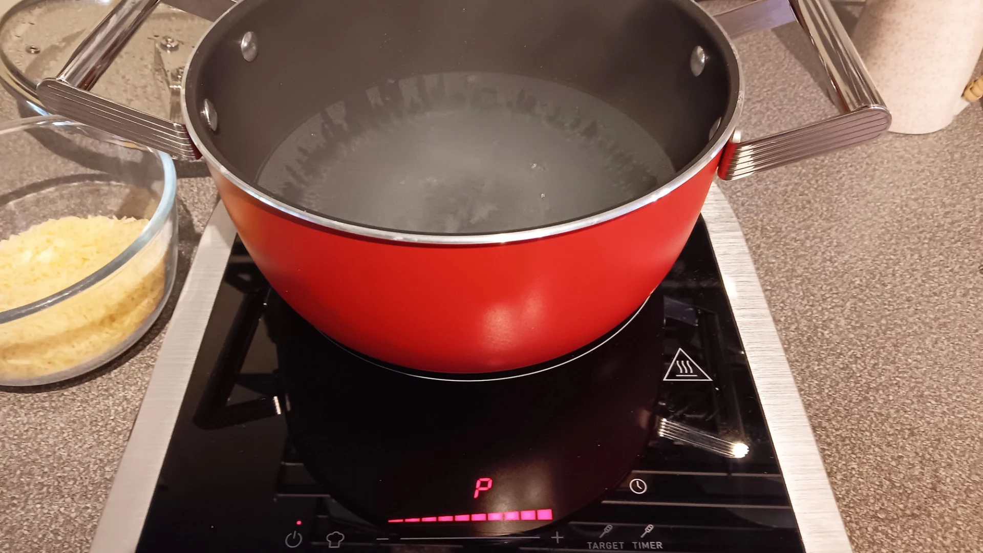 Стоит ли переходить на индукционную плиту? 6 шеф-поваров вынесли свой вердикт — и он вас удивит