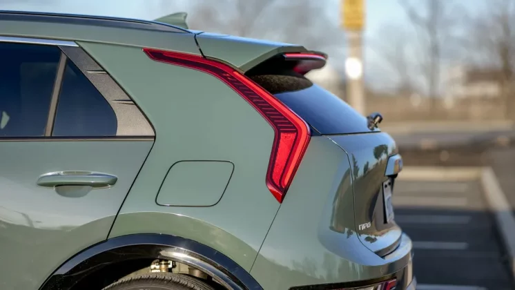 Обзор Kia Niro PHEV SX Touring 2024: футуристичный доступный гибрид фото