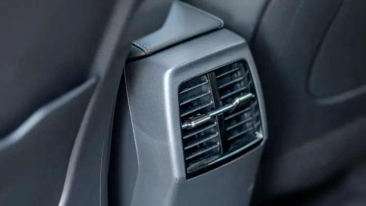 Обзор Kia Niro PHEV SX Touring 2024: футуристичный доступный гибрид фото